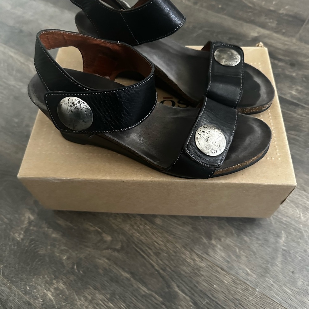 TAOS Wedges Women’s 39